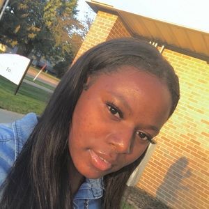 Meet your Posher, Adriana